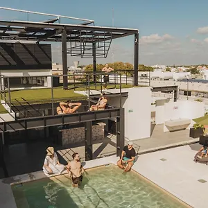 Caleta Rooftop & Pool Hostel
